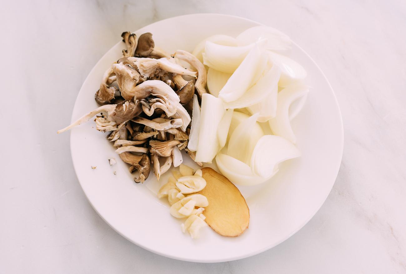 oyster mushrooms, garlic, ginger and onion on plate
