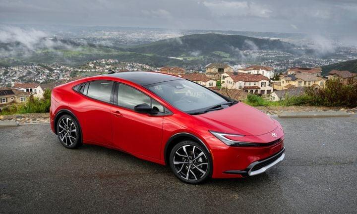 Both the standard Prius hybrid electric vehicle (HEV) and the Prius Prime PHEV are powered by Toyota’s hybrid synergy drive powertrain, which combines the output of the gasoline engine and electric motors. - Photo: Toyota